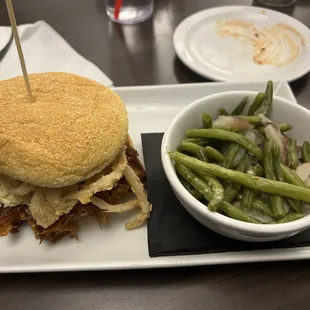 Pulled pork sandwich