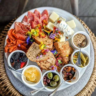 CHEESE &amp; CHARUTERIE 4/5