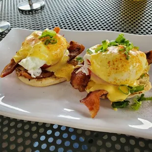 Eggs Benedict (with Bacon)