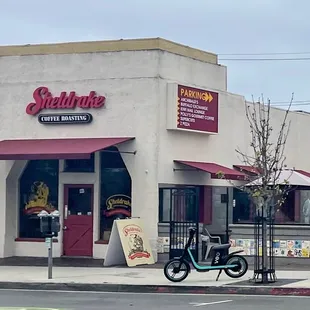 the outside of the restaurant