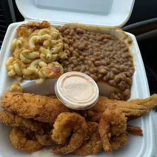 Fish and jumbo shrimp platter with Mac and beans