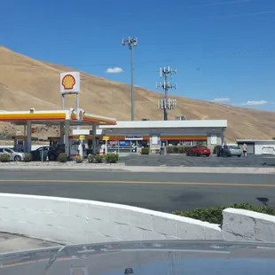 Bought $100 worth of gas, bunch of bottle water, and the owners wouldn't let me have a glass of ice, they wanted a dollar.