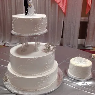 Wedding cake by shelleys moms bakery