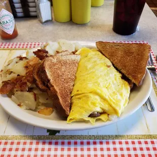 House omelet with American fries