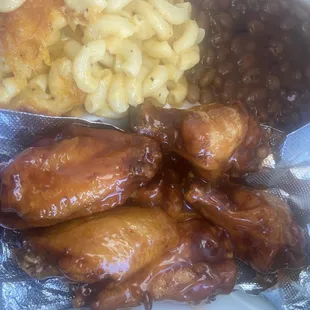 Hot honey wings, Mac, and beans with ground turkey