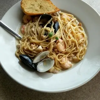 Classic Seafood Pasta