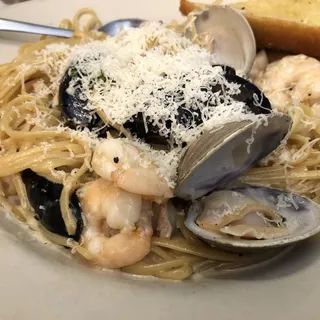 Classic Seafood Pasta