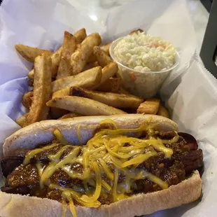 CHILI CHEESE DOG BASKET