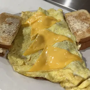 HAM AND CHEESE OMLETTE WITH TOAST
