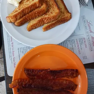 French toast and crispy bacon