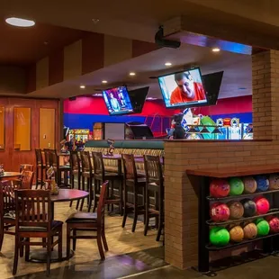 Sports Bar - best place to watch the game in town!