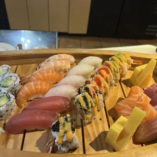 Sushi boat ( love boat ?)