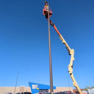 Changing out fixtures at 40'.