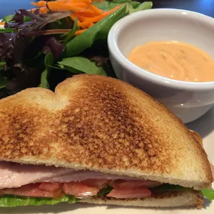 Lunch special - Half turkey sandwich and green salad