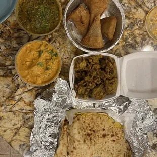 Chicken Saag (G)Chicken Korma (G)Aloo Naan Vegetable Samosa (2 pc)(v) Vegetable Pakora