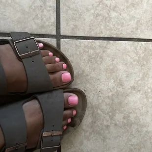 After my pedicure right foot my middle toe is the one she glued the nail back on