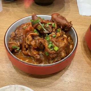 Stewed marinated pork feet