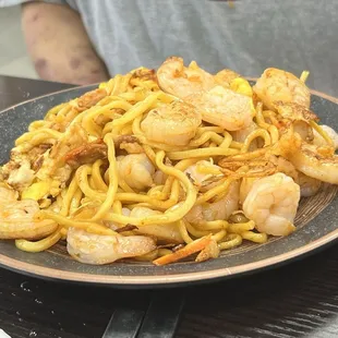 Hibachi with lo mein noodles, shrimp, egg and pork belly.