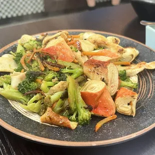 Hibachi teriyaki chicken, crabmeat and broccoli.