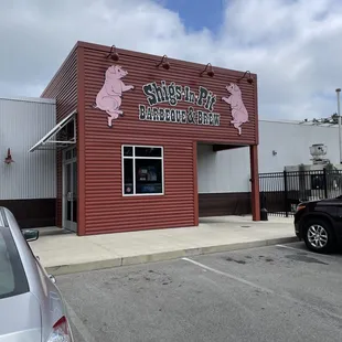 the outside of a restaurant