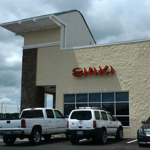 Side off  Building with additional parking