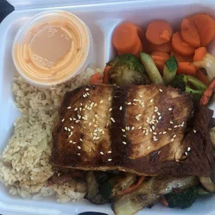 Hibachi salmon with veggies, sweet carrots, and shrimp sauce