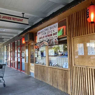 the outside of the restaurant