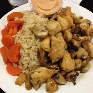 Hibachi chicken with mushrooms and rice.