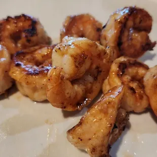 Quantity of shrimp you receive as part of the steak and shrimp combo. Otherwise you get approximately 3 pieces complimentary with any entree