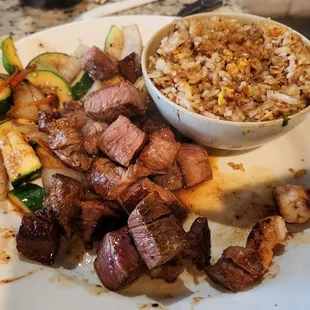 Filet Mignon with complimentary shrimp, fried rice, vegetables and bean sprouts - tender but bland - meh