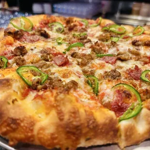 Bee sneez 10-inch pizza...delish! Pro tip: get a side of garlic ranch on the side for dipping