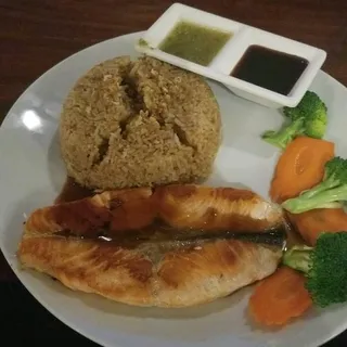 Grilled Salmon with Garlic Fried Rice Bowl