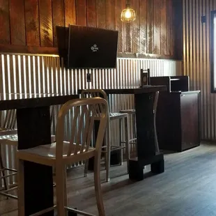 Upstairs lodt dining with open views and tv
