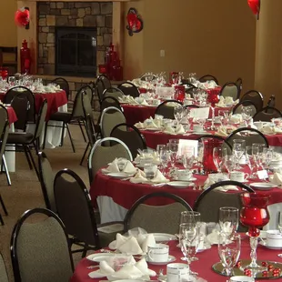 All linens, table settings, dance floor, cake cutting and service are included with your event booking.