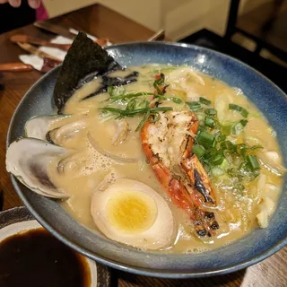 Seafood Yaki Udon