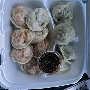 Go Gi Mandu Kimchi Mandu (two types of dumplings)