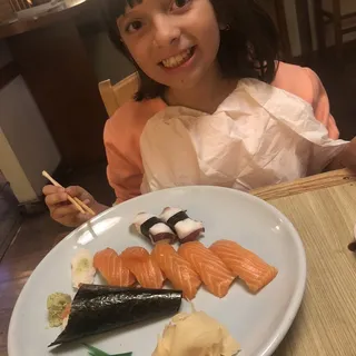 Salmon Hand Roll