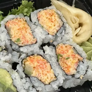 This isn't what spicy tuna normally looks like. I can't eat cat food rolls