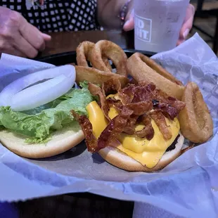 Smallshipley w/ bacon, cheese and rings