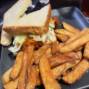 Nashville hot chicken w fries