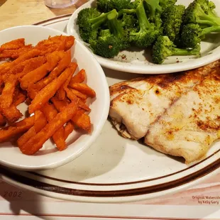Rockfish with sweet potato fries and broccoli.