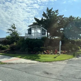 Main entrance to Ships Watch private community in Duck