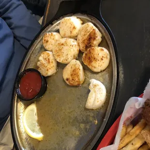 Broiled scallops
