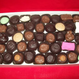 DELUXE ASSORTMENT - 45 pieces