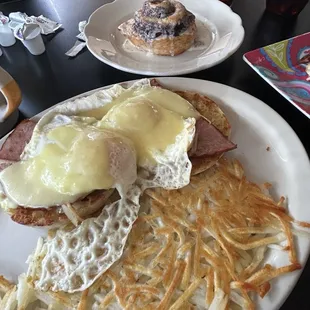 Eggs Benedict and cinnamon toll
