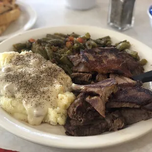 The roast beef, mashed potatoes, and green beans were delicious! The staff is always a delight