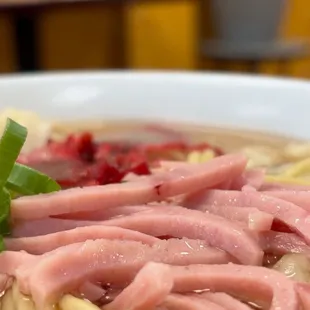 Wun Tun Min with Garnishes