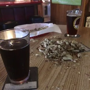 Apparently the peanut Shells were supposed to go on the floor. The place was so clean that I couldn't tell.