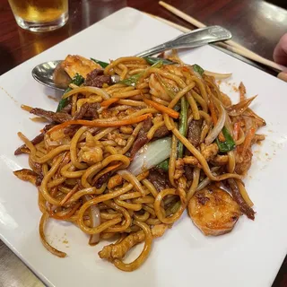 N2. House Combination Lo Mein