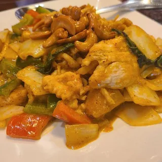 C14. Massaman Curry Chicken